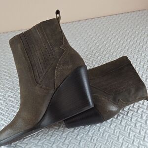 Lucky Brand Taupe Heeled Destressed Boots Size 10 Wedge  Trending Leather